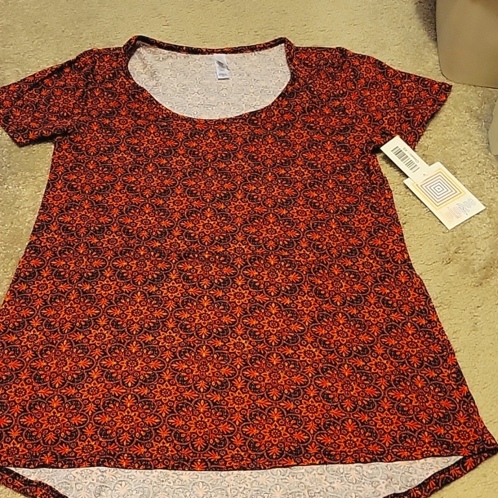 NWT - Lularoe XS classic tee